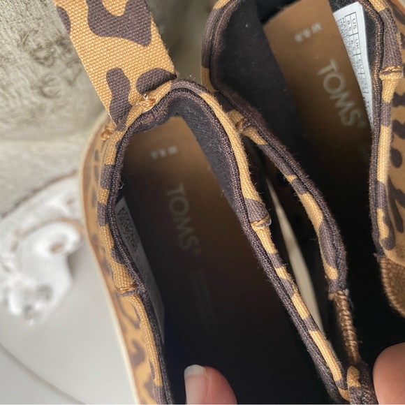 TOMS Bryce Leopard Cheetah Slip On Sneakers Shoes Casual Womens 8.5 - Picture 6 of 7